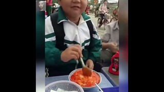 Ăn bát xôi hết chai tương ớt của người ta | Vợ KTLN