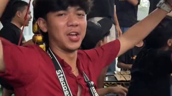 senangnya saat break membuat film"Ritual Berdarah" ketika hujan