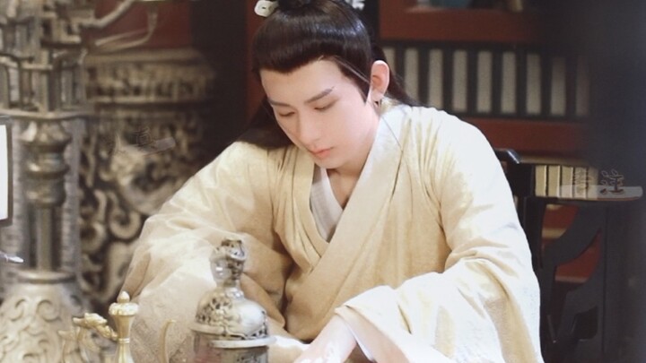 It's really completely different! Cold beauty (even in funny scenes, I want to give a serious backgr