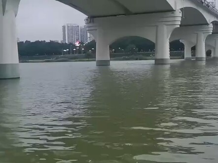 Nanning, Guangxi: Another young person—what’s going on these days?!