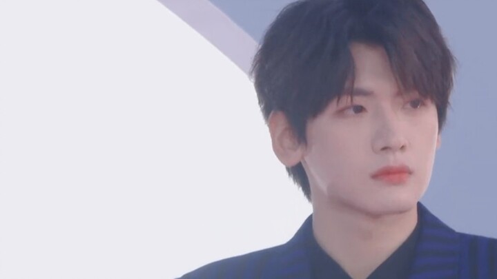 When male idols hit the GQ red carpet, with faces like that and such perfect head-to-body ratios, it