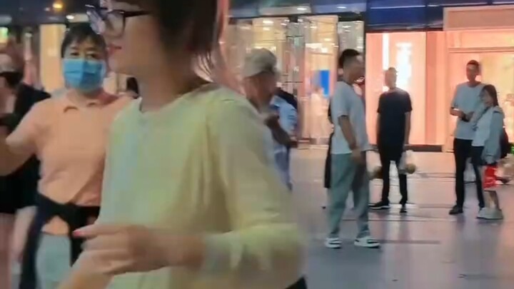 Thử thách không nhìn vào đó