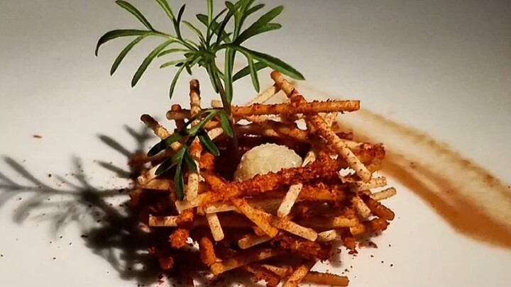 اليوم مُبَذِّرٌ بعض الشيء.