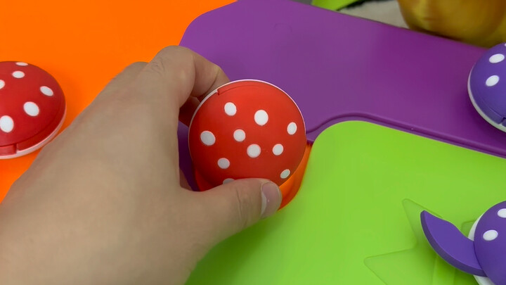 Mọi người xem này, cái túi dao củ cải của mình mọc đầy nấm độc 🍄 luôn! Nhưng mà cũng vui phết, đừng 