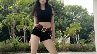 在宿舍刚睡醒就马上跑出去录了aespa的《Whipalsh》，幸好没给自己跳晕倒。。