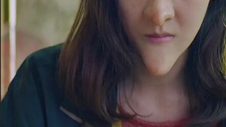 Such a stunning look with that sharp nose and pointed chin!