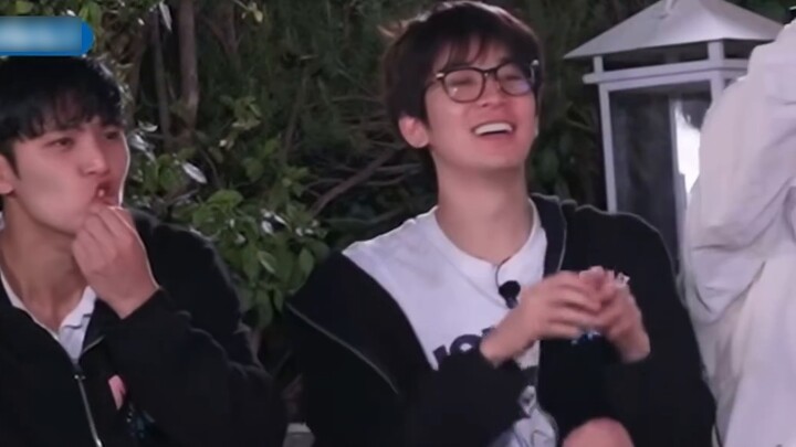 เดินเข้าไปหาคุณอย่างเงียบๆ และเรียกร้องความสนใจจากคุณ