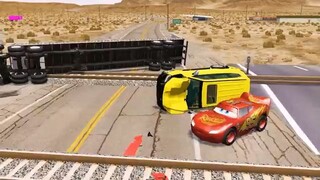 Flatbed Truck Mcqueen  _ Transportation with Truck - Pothole vs Car _461 - BeamN