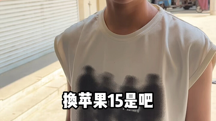 Chàng trai dùng xe máy điện độ đổi lấy iPhone 15