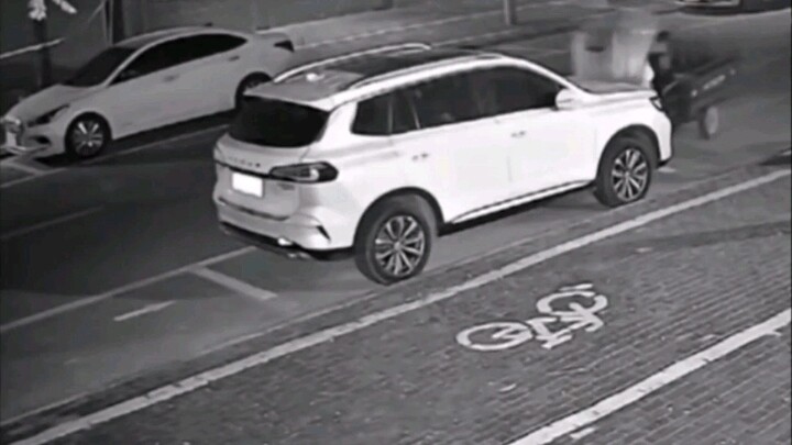 After the tricycle lady hit the parking car...