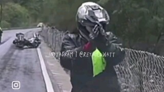 أشكرك على عدم قتلي، في يوم المطر أخشى ألا أجرؤ بعد الآن على القيادة بسرعة.