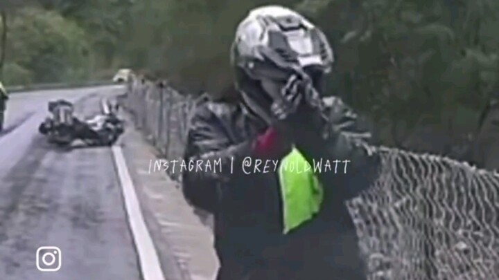 Thank you for sparing my life; I'm afraid I'll never dare to speed again on a rainy day.