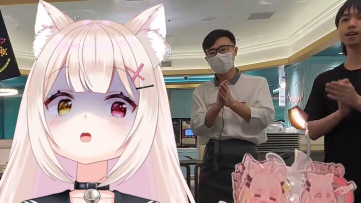 [Cat Princess Amber] The Japanese female anchor experienced Haidilao's birthday song, having sex the