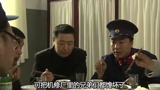 素烧白菜盖浇饭太难吃，谁知小伙一瓶秘制卤汁，香的连干好几碗