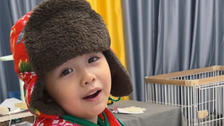 Ritual Perayaan Tahun Baru untuk Si Kecil Humanoid