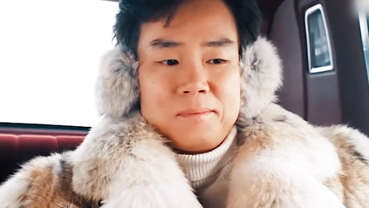 Pemuda ini mendapat sebuah kitab rahasia: cukup satu kalimat saja, ia langsung dapat 49 ribu yuan; s