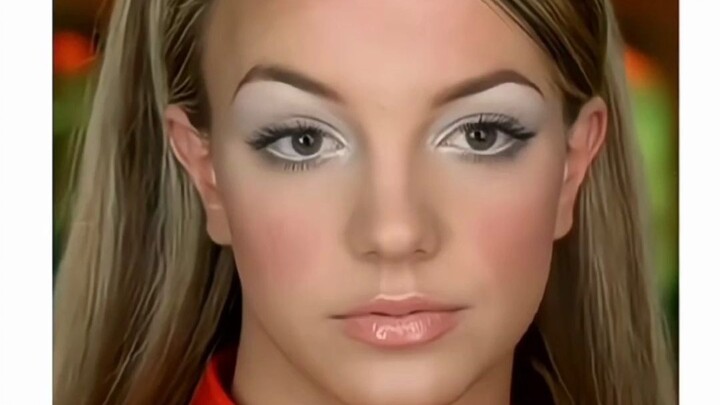 【Britney】She’s such a genius—after letting loose, she can snap right back into her role. What a geni