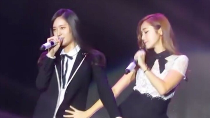 [K-POP] Jessica & Krystal | Performance Collection During The 4 Years