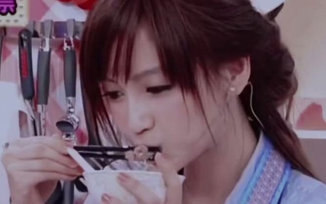 What's infuriating is that she did her own makeup in the early days!