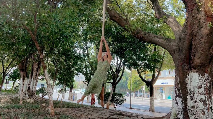 Nhảy vòng ngoài trời