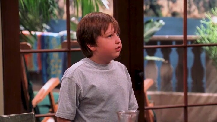"Two and a Half Men" S2-03: Aquaman menyerang lagi, dan pada akhirnya anak itu yang mengambil semuan