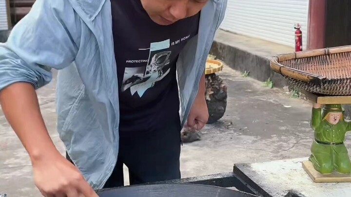 Yunnan's Specialty Cuisine: [Flower Spider] A Culinary Journey Carrying the Culture of Time