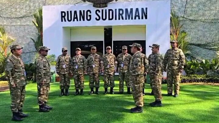 komandan upacara meninggal dilapangan upacara...🤣🤣🤣🤣