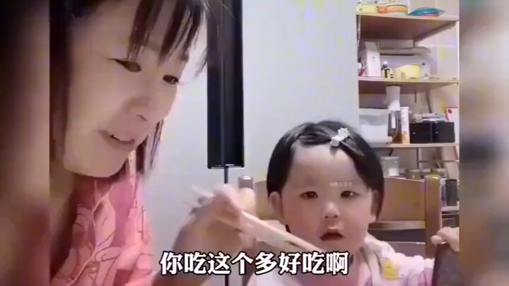 Cười bò ôm tường! Những phát ngôn “trẻ con không kiêng dè” của các bé cưng, câu nào cũng nháy đúng n