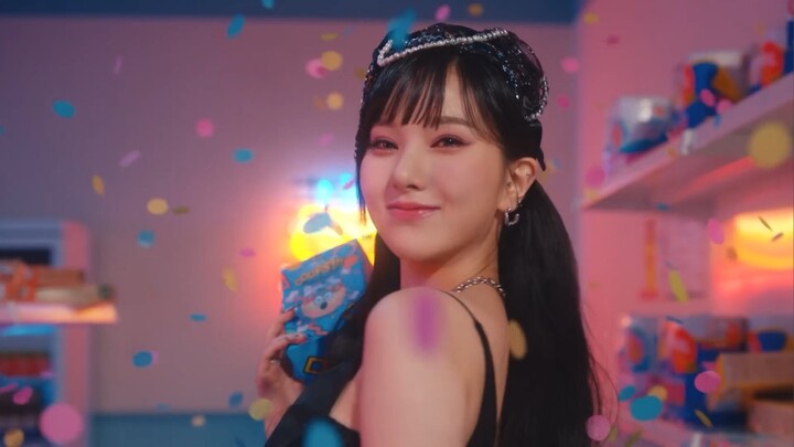 Viviz ‘Pull Up’ Official Music Video