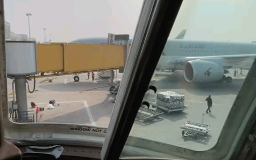 原来飞机能开窗户的