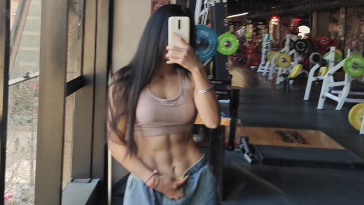 Saya yang selalu punya perut six pack sepanjang tahun latihan perut seperti ini.