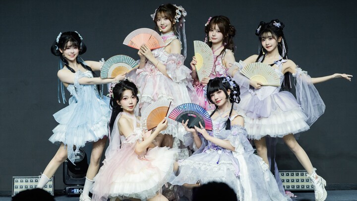 [Four Seasons Girl & i-Link] “The spring breeze can’t compare to a young girl’s skirt!” | Live Colla