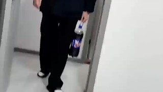 Khi chị gái nửa đêm muốn uống coca, không ai hiểu bạn hơn người hầu của bạn đâu #hài hước #không ngờ