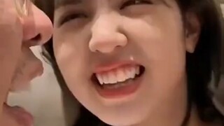 من قال إن النساء أقل من الرجال؟