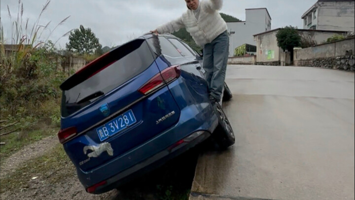 เกือบคว่ำแล้ว ช่วยหน่อยเร็วๆ