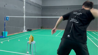 挑战用羽毛球开榴莲！