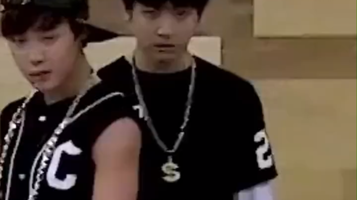 Giờ xem lại thì thấy cố tỏ ra ngầu ghê hahaha hahaha