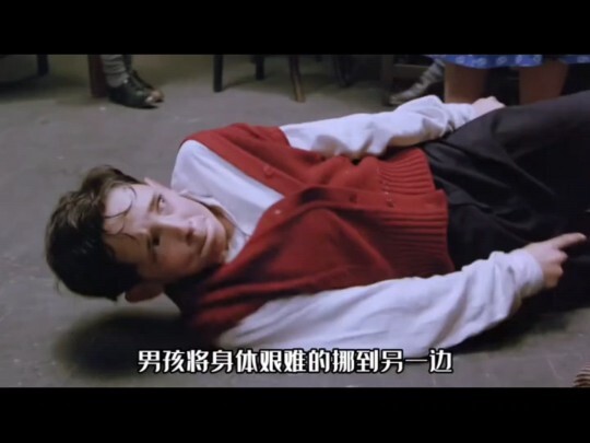 Cậu bé bại não, cậu ấy được chia một bộ bài xấu, nhưng cậu vẫn xuất sắc chơi nó.