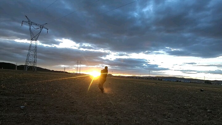 When you encounter a beautiful sunset, you just have to start dancing!