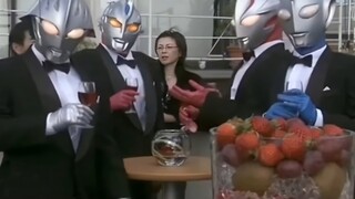 Tsuburaya mencoba menutupi keberadaan Ultraman dengan ekstravaganza!