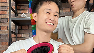 لماذا تتظاهر من بعيد؟ دعني أكشف حقيقتك مباشرةً!