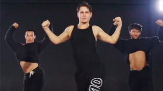 كيف يمكن لكيلتورين أن يدور بشكل جميل هكذا~ جوjo رقصة greedy