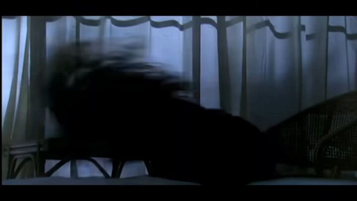 The only thing you’re afraid of is the music—ghosts bowing down to an暗区 pager.