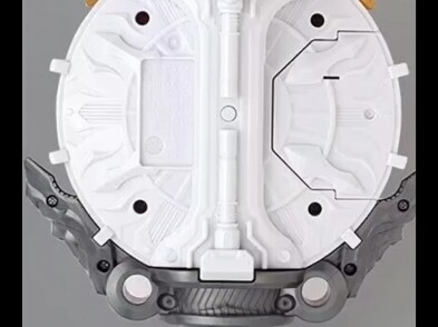 假面骑士加布蛋糕王实物，是小孩子拿着的所以显大