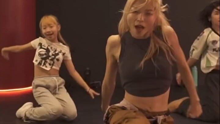 [PG] It’s Really Little Cat Pear 🧡 RiRi’s Pre-Debut Dance Studio Cover of meovv - MEOW