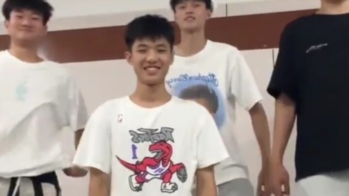 哈哈，一个变成两，两个变成四，中意哪一个？