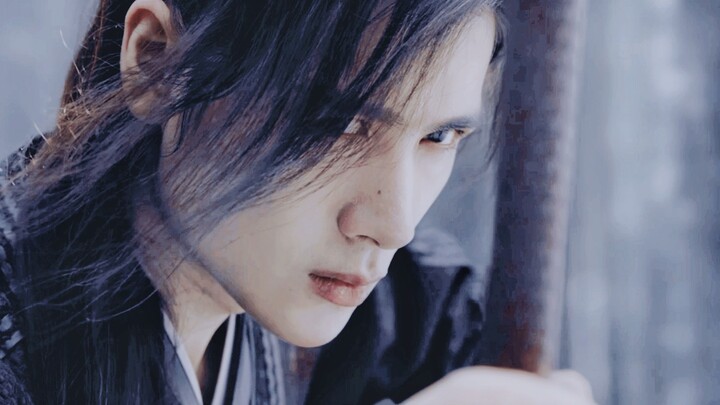 The chivalrous little black-clad general who died in the first episode successfully made me emo...