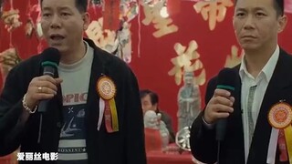Người thợ khóa đã nhận đơn hàng vào đêm khuya và đồng ý với chủ nhà mở khóa với giá 100 nhân dân tệ,
