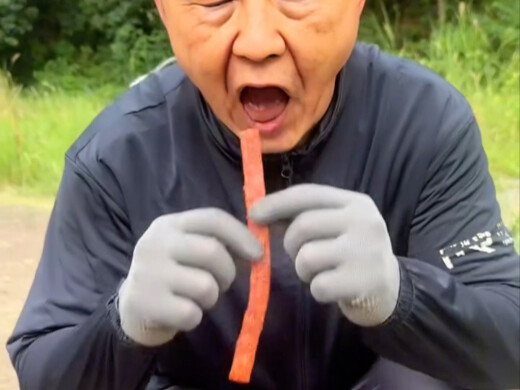 คุณปู่แบ่งปลาตัวนั้นให้พวกคุณกิน แล้วพวกคุณจะชอบคุณปู่ไหม? จะติดตามคุณปู่ไหม