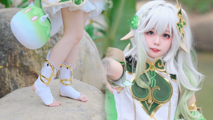 What does the grass god's little feet, which have been seen by more than 1 million people, look like